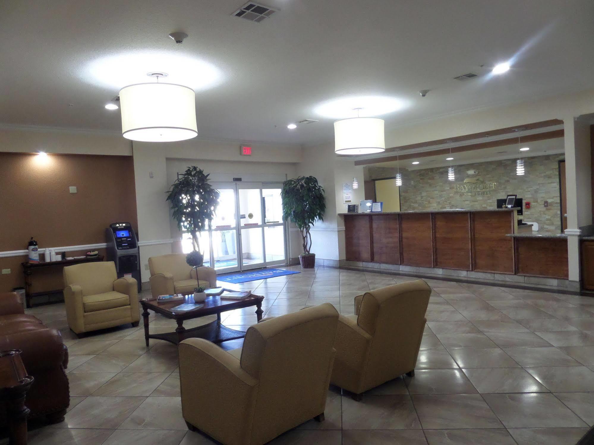 Baymont By Wyndham Pearsall Exterior photo